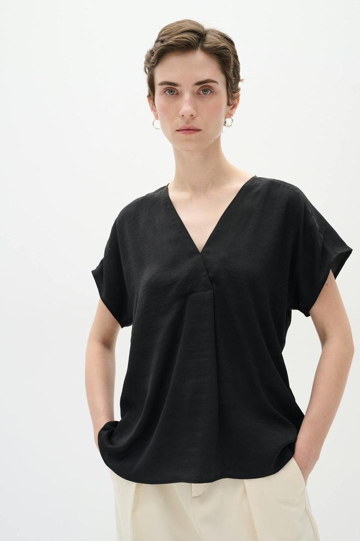 RindaIW Top