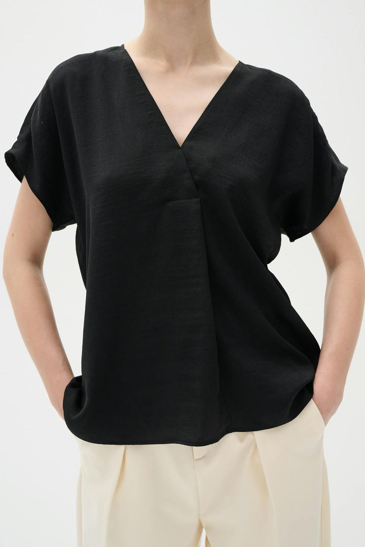 RindaIW Top