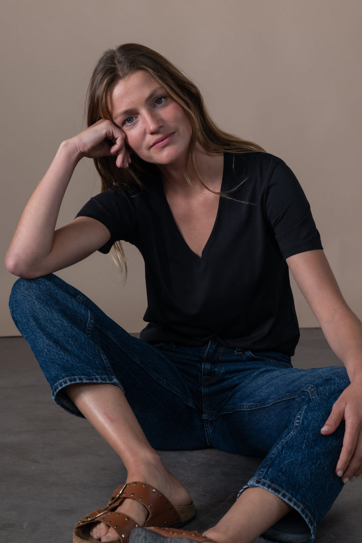 Romy V Neck Tee Noir