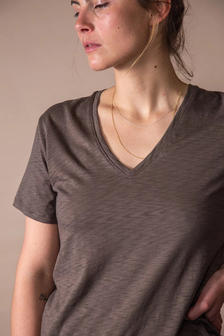 Romy V Neck Tee in Cacao