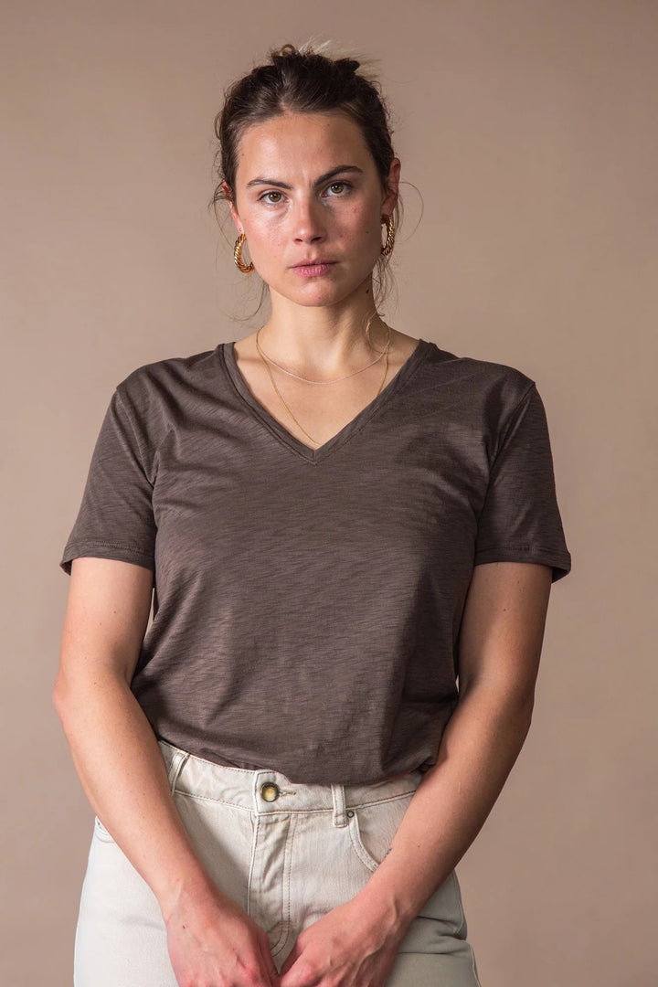 Romy V Neck Tee in Cacao