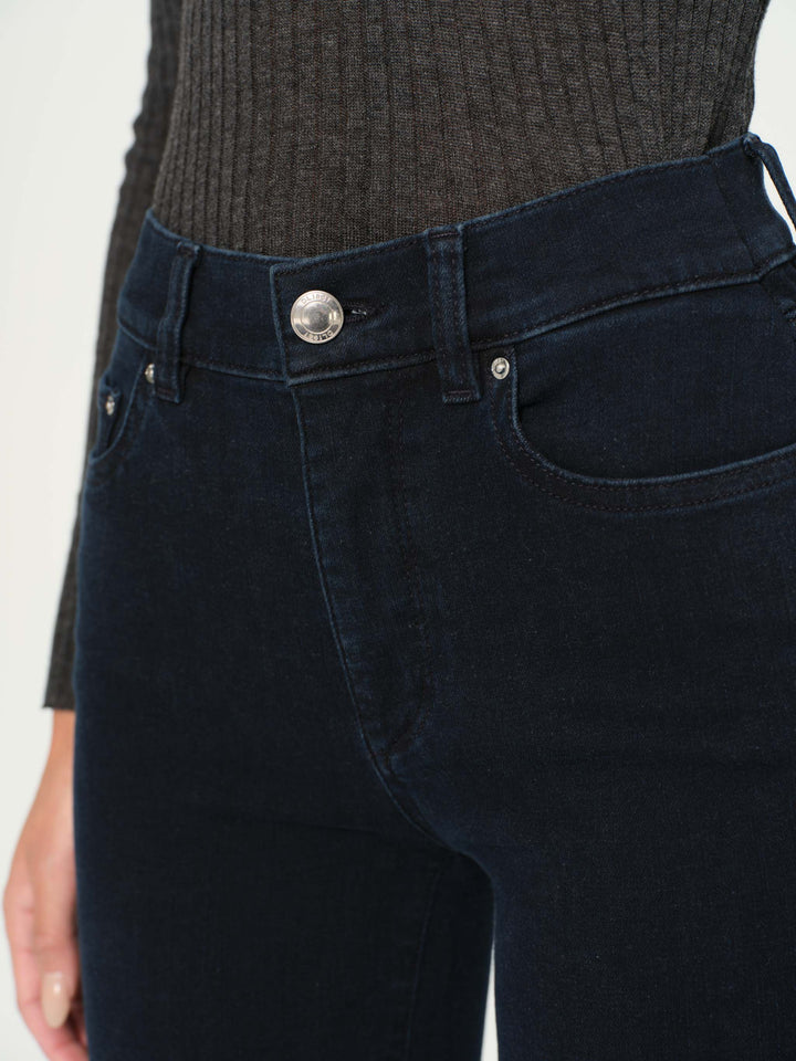 Mara Straight Mid Rise Instasculpt Ankle Jeans