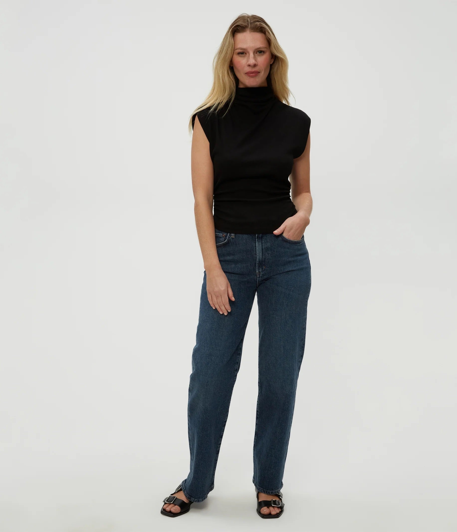 Amara Ribbed Power Shoulder Tee in Black – LIANA NYC