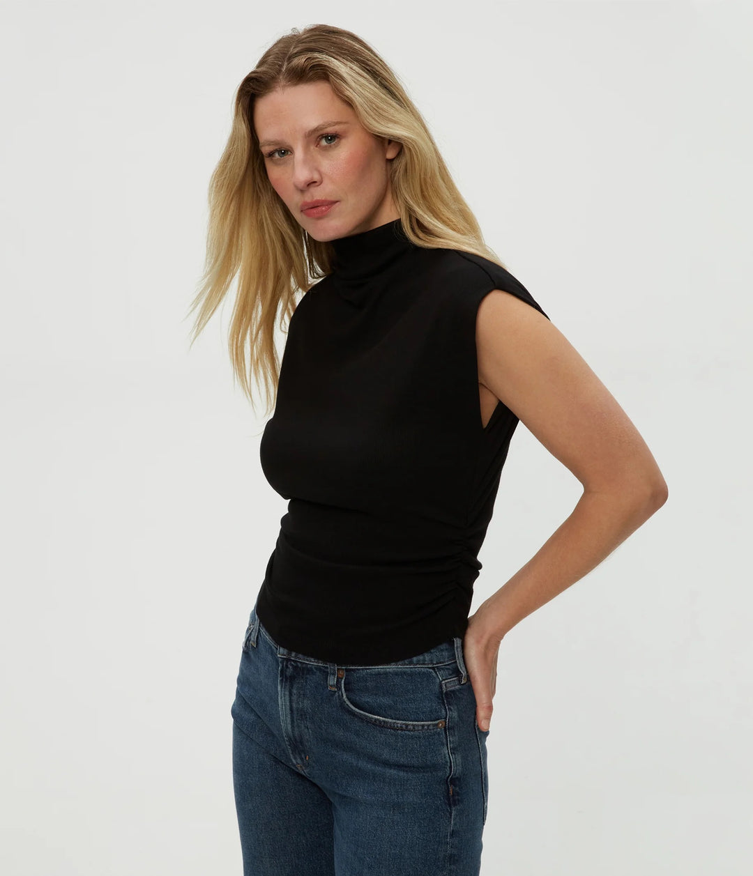 Amara Ribbed Power Shoulder Tee in Black