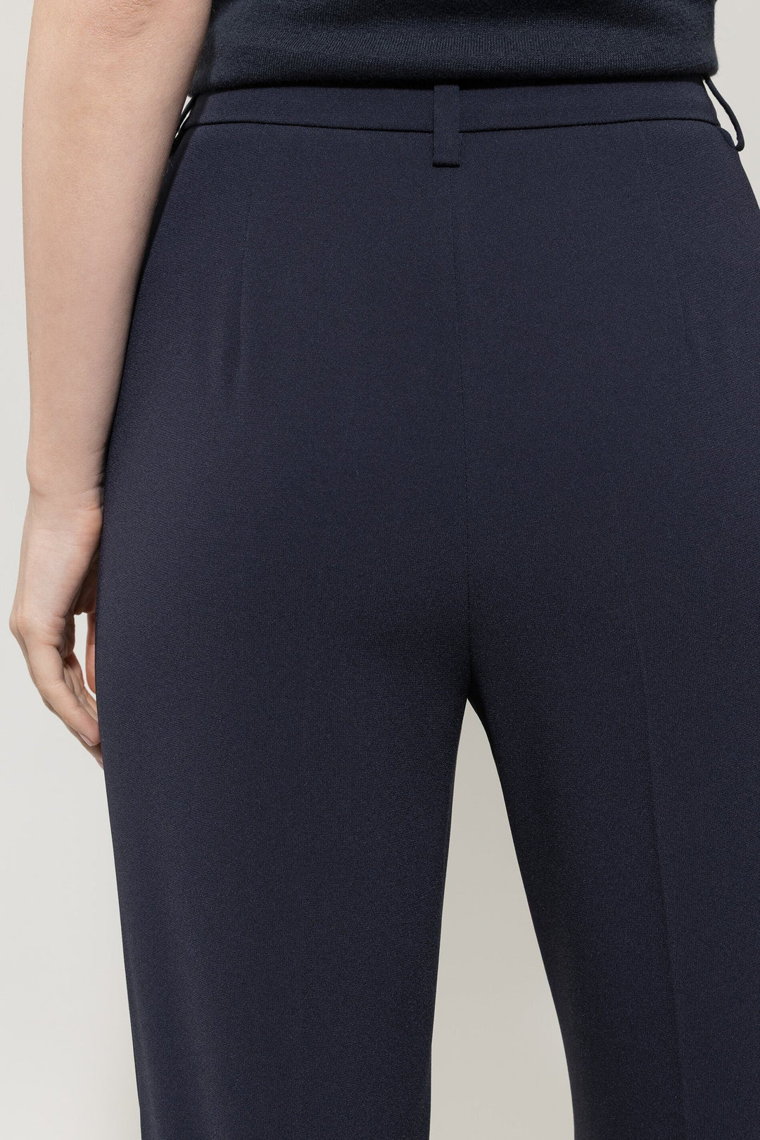 Tapered pants in techno sablé