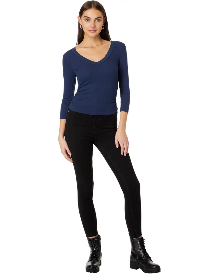 Enid 3/4 Sleeve V-Neck Crop Tee