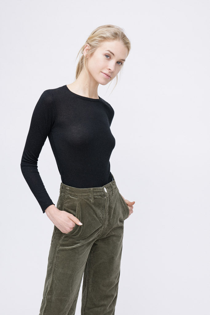 Solid Fitted Crew Neck - Black
