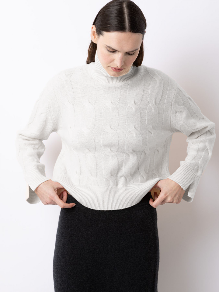 Pullover in Cable Knit - White