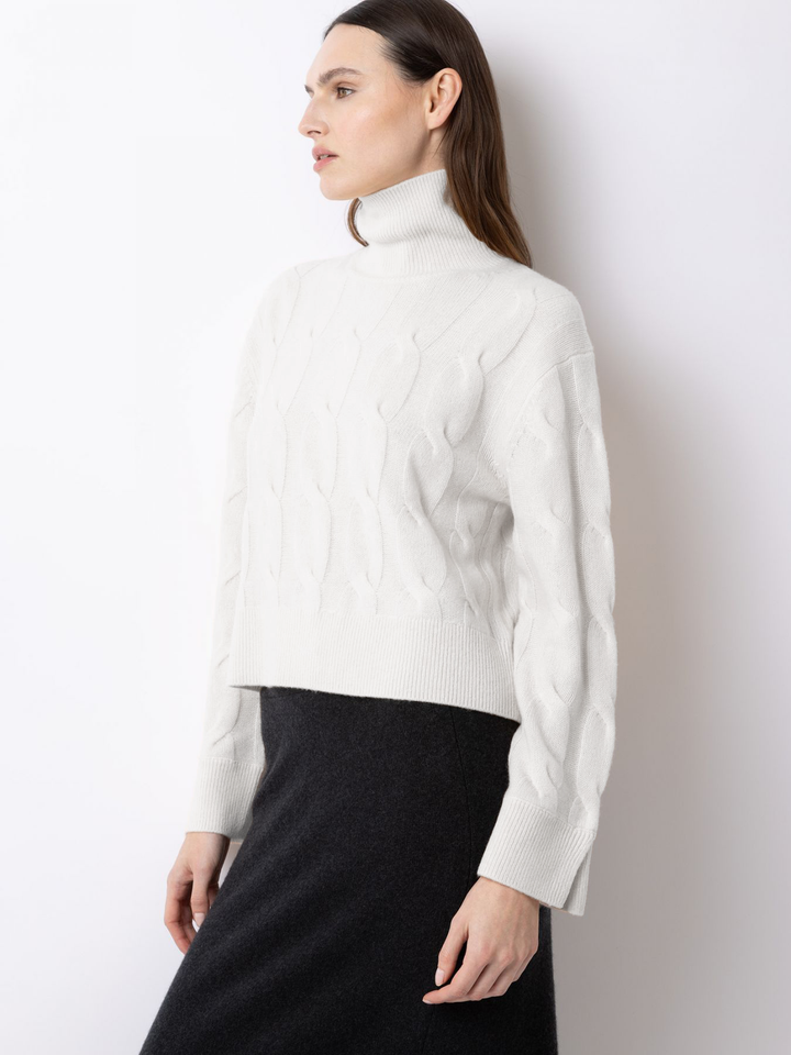 Pullover in Cable Knit - White