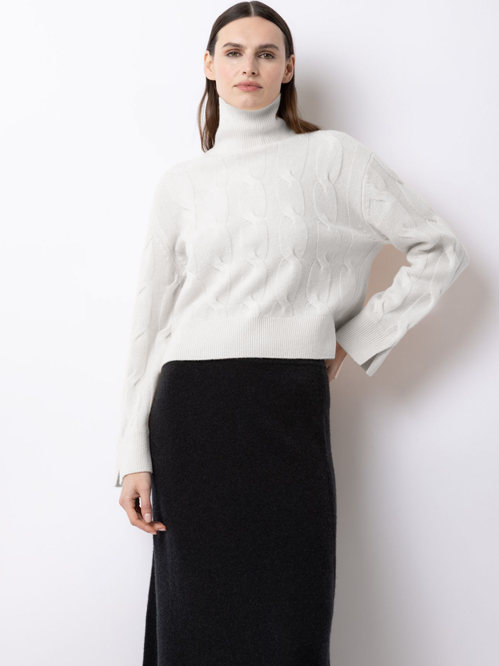Pullover in Cable Knit - White