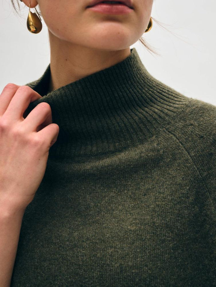 Cashmere Rib Trim Standneck Sweater