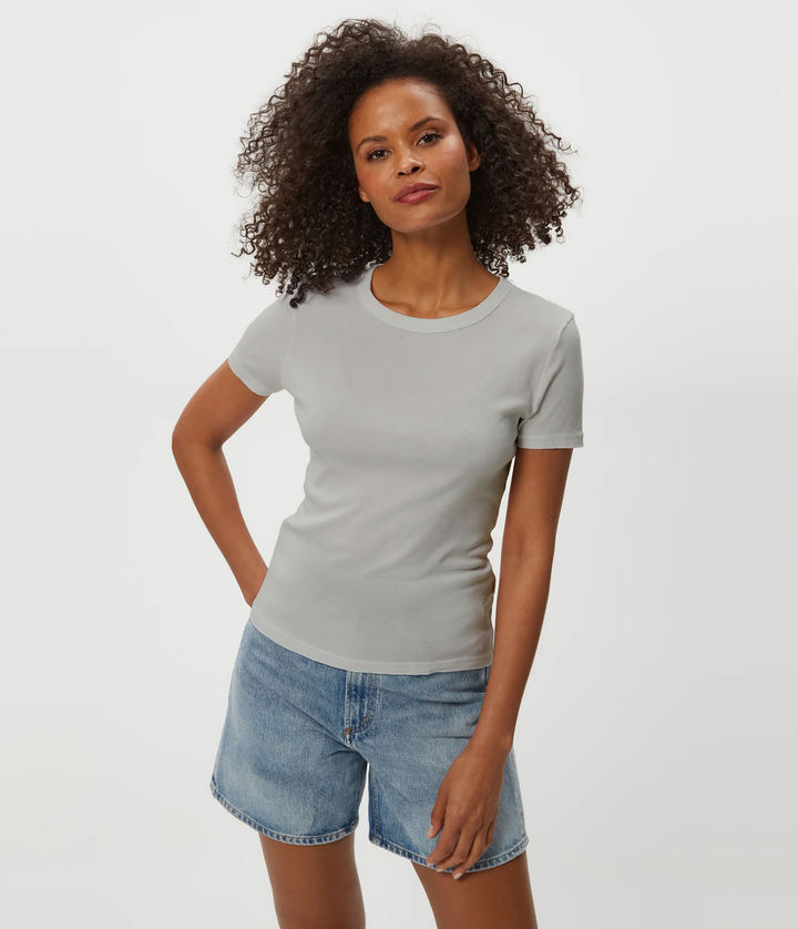 Mady Short Sleeve High Crew Neck Tee in Black